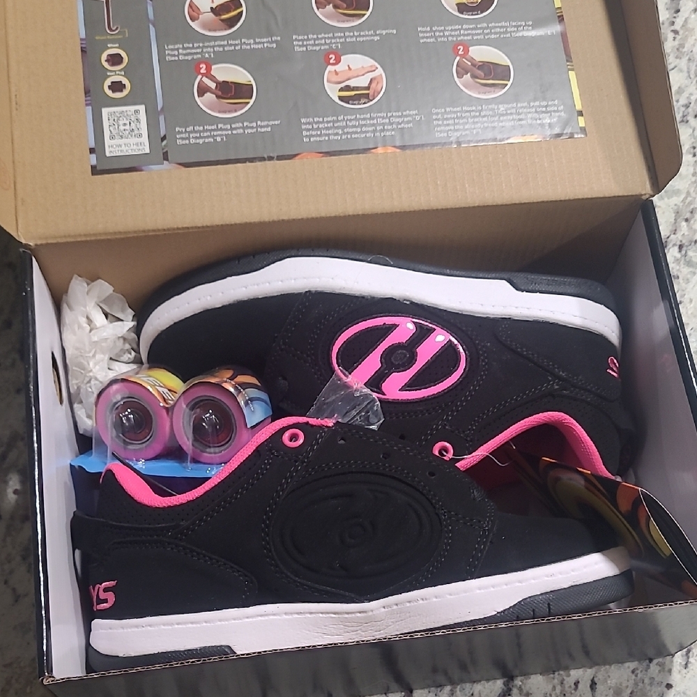 Heelys Black and Pink Skate Shoes New In Box!